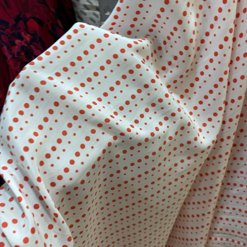 kain zara crepe motif polkadot - kain bahan crepe motif polkadot - kain motif polkadot premium  - ka