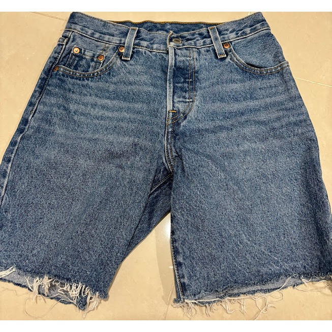 Celana jeans selutut Levis original 100% preloved