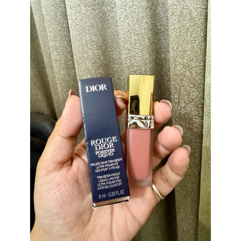 LIMITED EDITION Dior Rouge Dior Forever Liquid Sequin Transferproof Liquid Lipstick