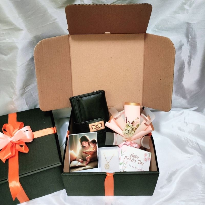 

Spesial Hari Ibu / Hampers Dompet panjang lipat kalung titanium / hampers hari ibu / hadiah hari ibu unik / kado hari ibu murah meriah / happy Mothers day / mother's day / mother day / kado ulang tahun ibu / buket / buket hari ibu
