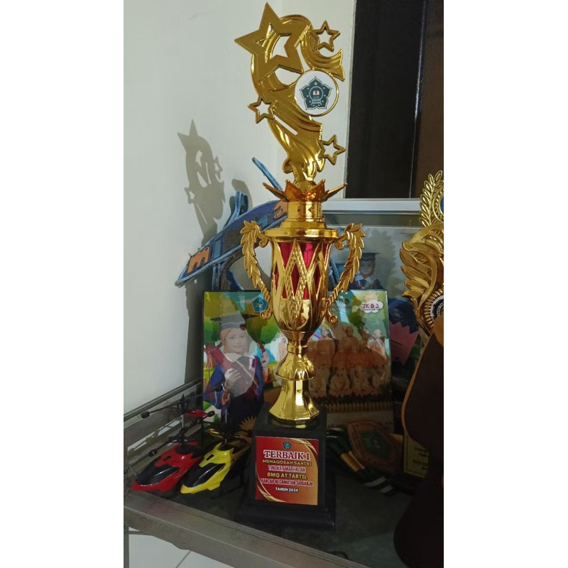 piala 1 pc / trophy free stiker