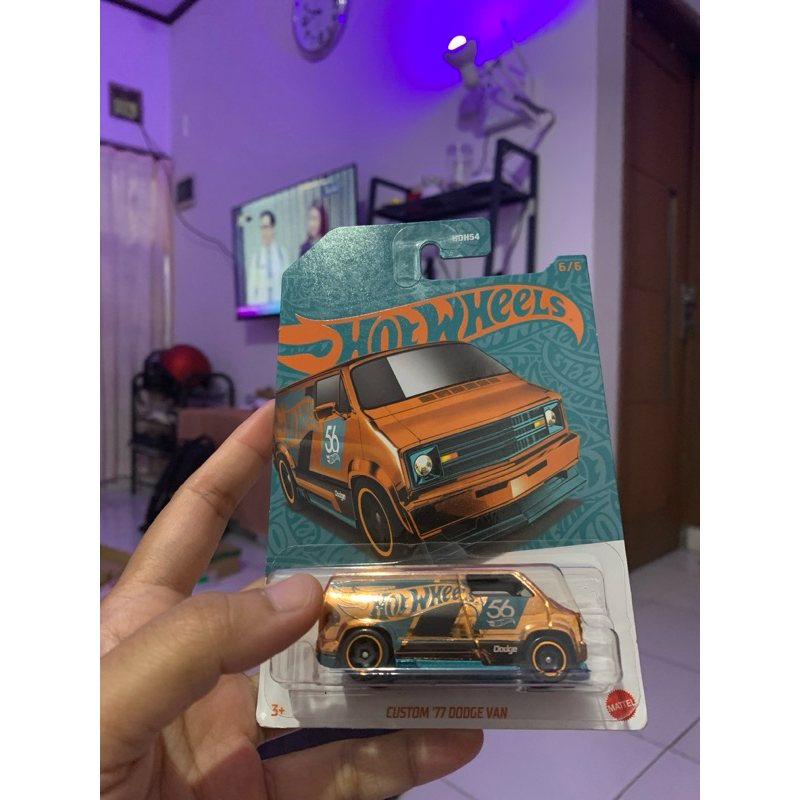 Hot Wheels Custom 77 Dodge Van