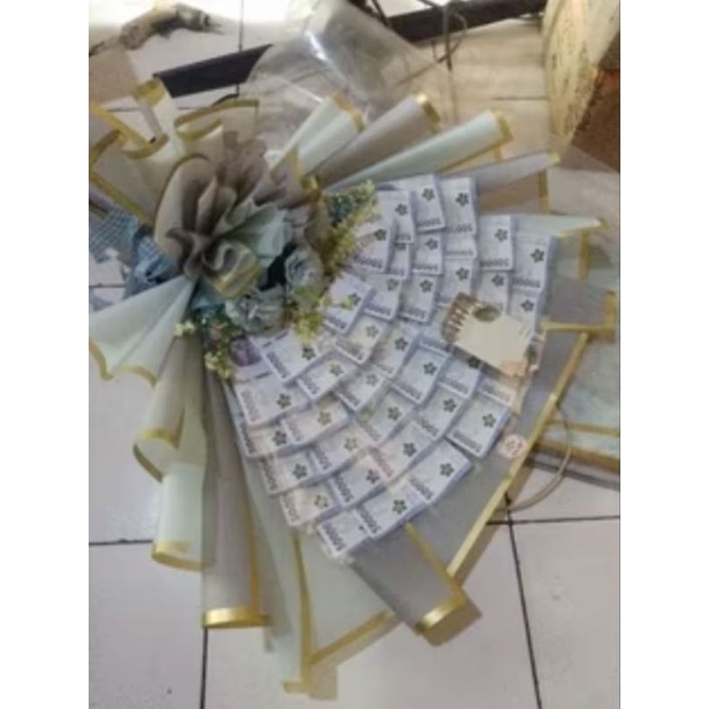 

Bucket uang mainan 40-50 slot/buket jumbo/buket ulang tahun/buket anniversary/buket uang kosongan