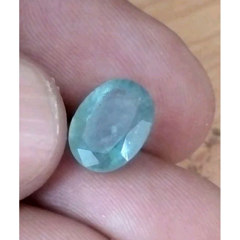 Natural emerald beryl Zamrud Brazil 1.9 karat minor oil