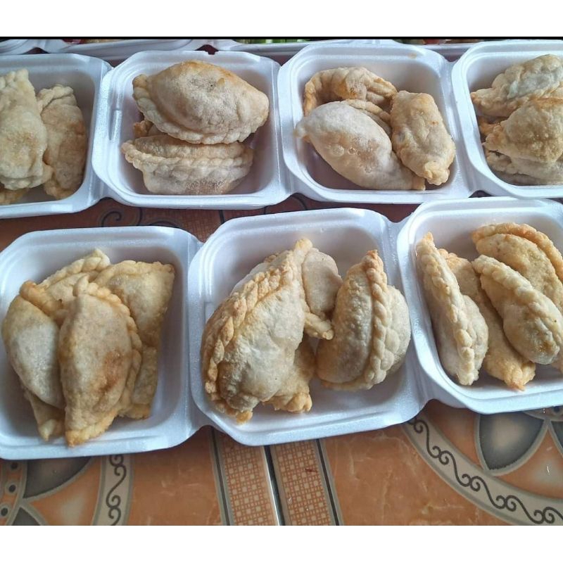 

cireng isi ayam suwir pedas (frozen foods)