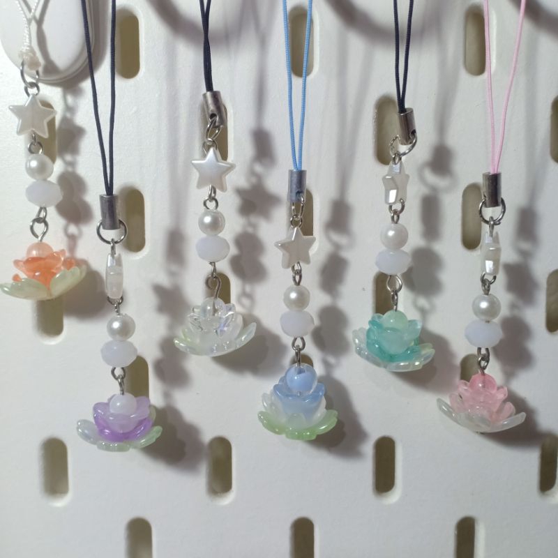 cottagecore lotus flower teratai beaded beads keychain phone charm phonestrap phone strap gantungan 
