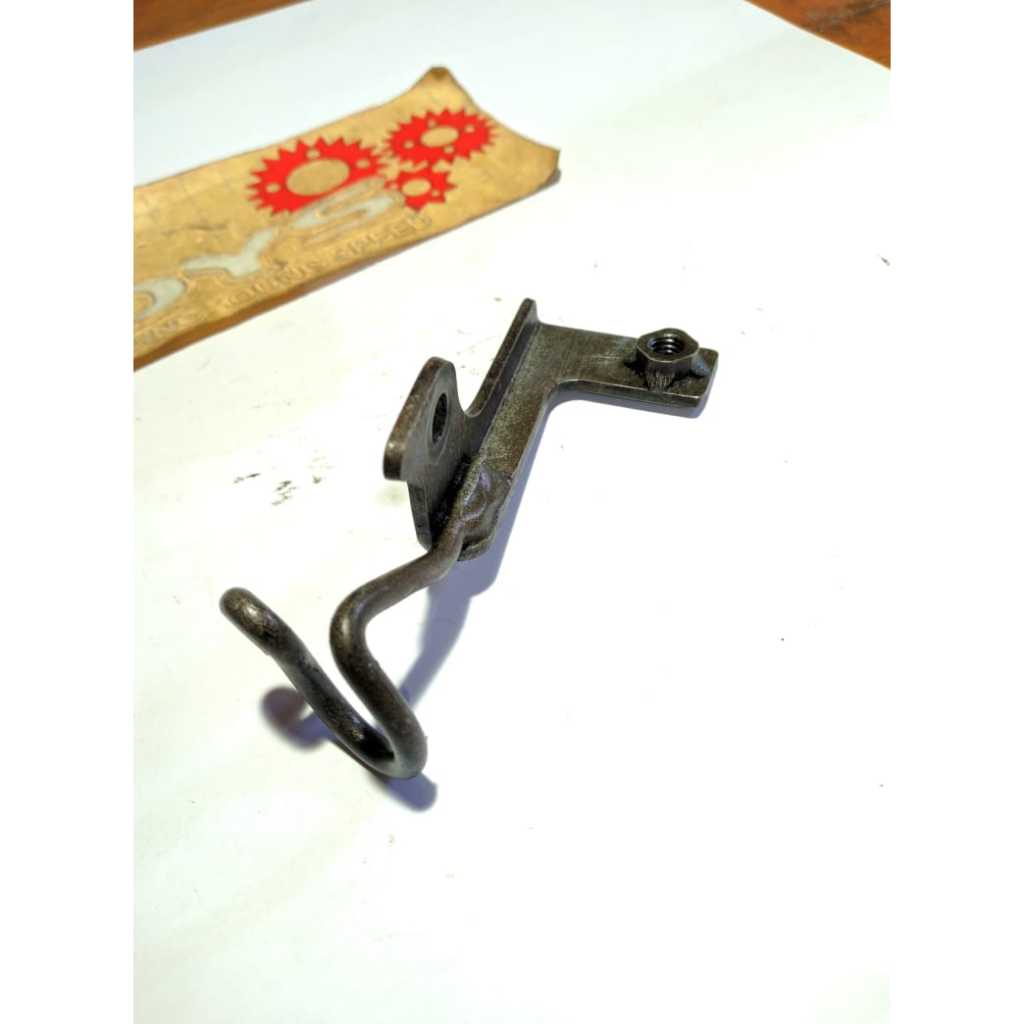 Breket pangkon selang rem depan honda beat karbu lama