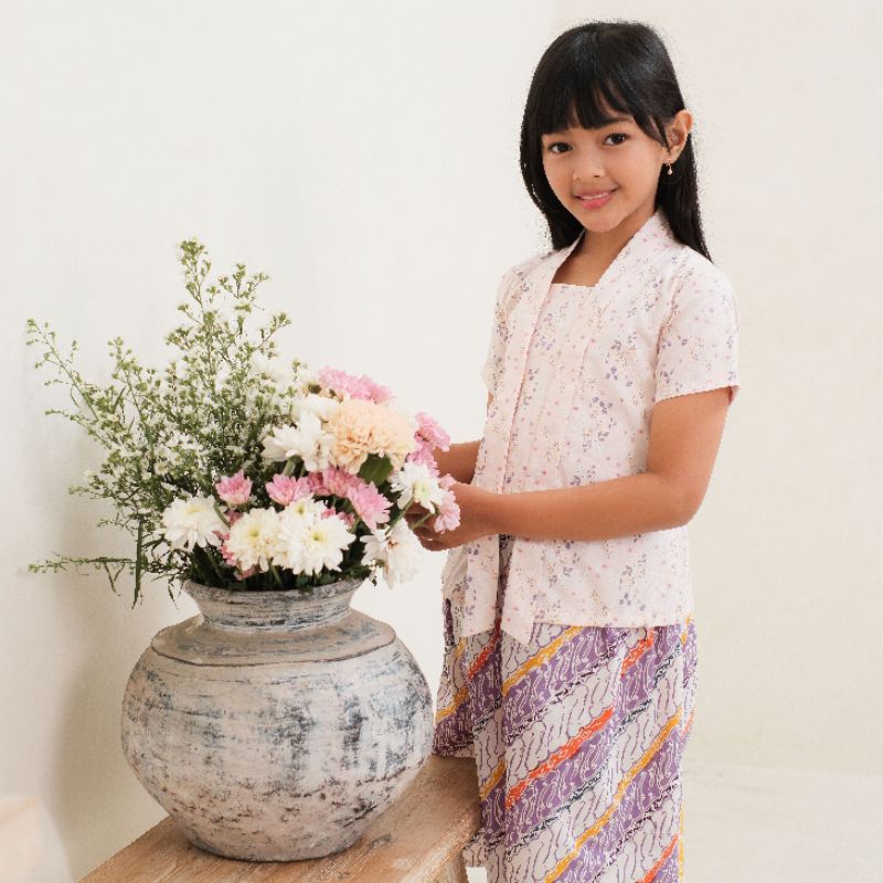 Kebaya Anak Kutu Baru Katun Jepang Hanum Soft Peach by Khalisa Batik