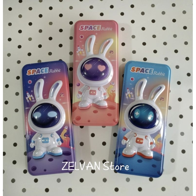 

Pencil Case Kaleng Astronot Rabbit Emboss