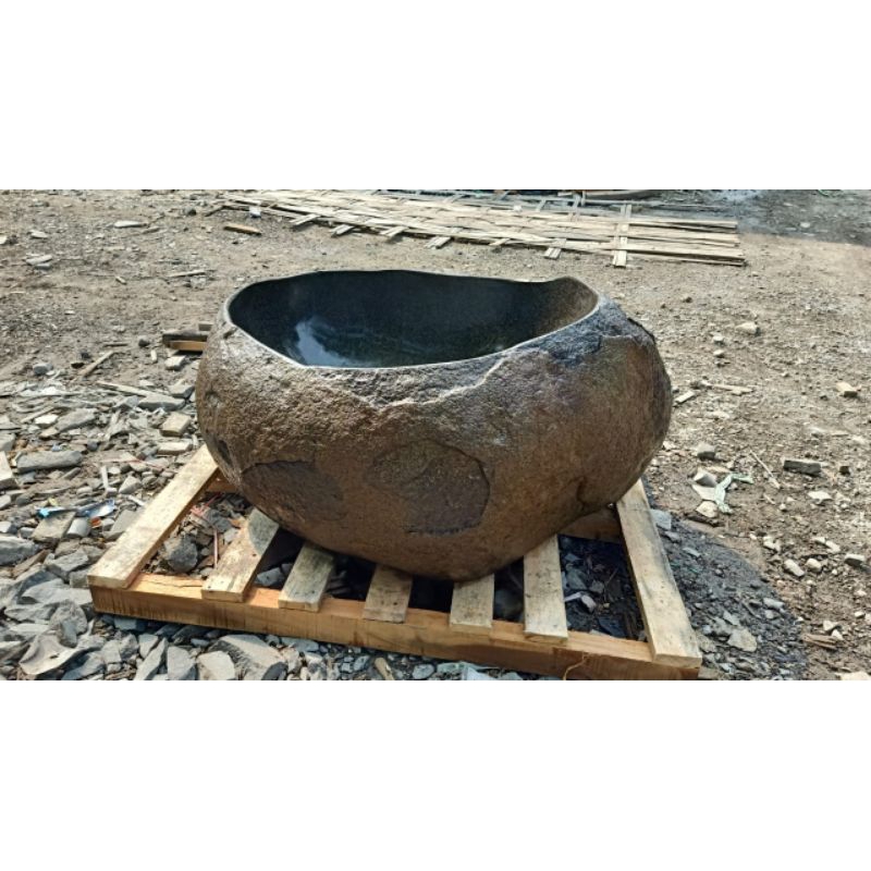 Kolam Ikan Hias dari Batu Alam