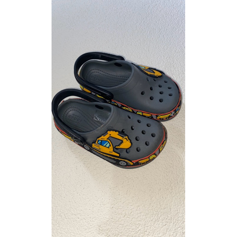 [PRELOVED] CROCS FUN LAB VARIAN ANAK LAKI LAKI TRACTOR TODDLER