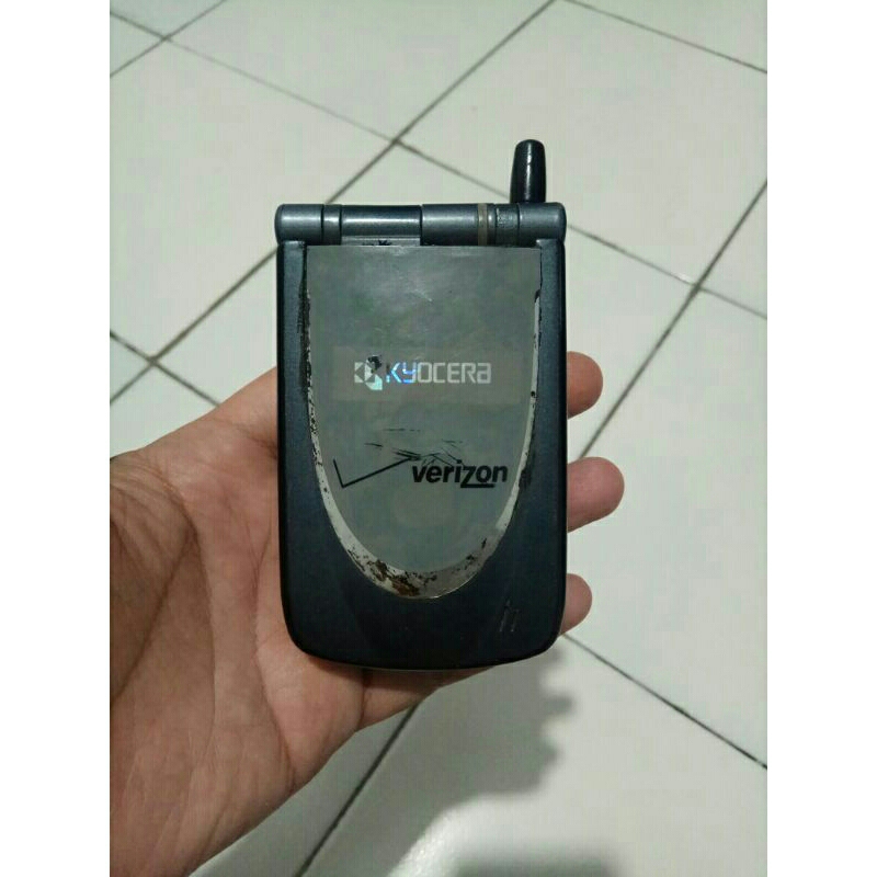 Hp Jadul Lipat langka merk Kyocera kondisi mati