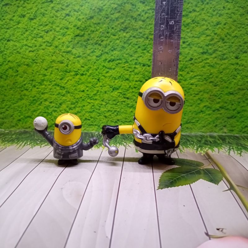 Mainan Figure Minions Penjara Set 2 Pcs - Pajangan Despicable Me McD