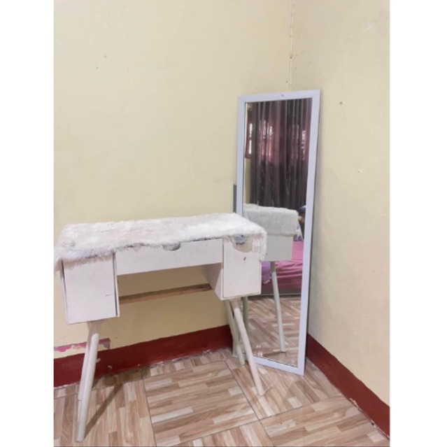 Preloved ~ lemari atau meja rias minimalis beserta kaca full body