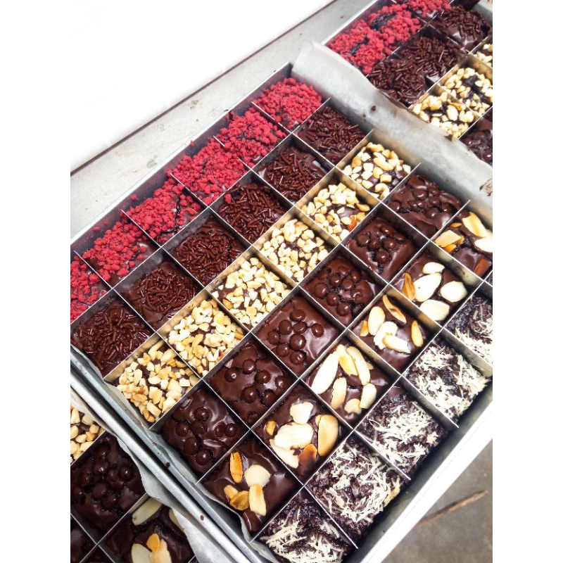 

FUDGHY BROWNIES 20×20cm
