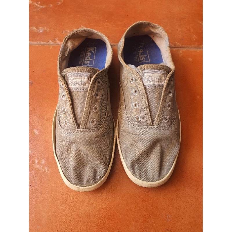 Preloved Sepatu Keds Chillax Abu 37