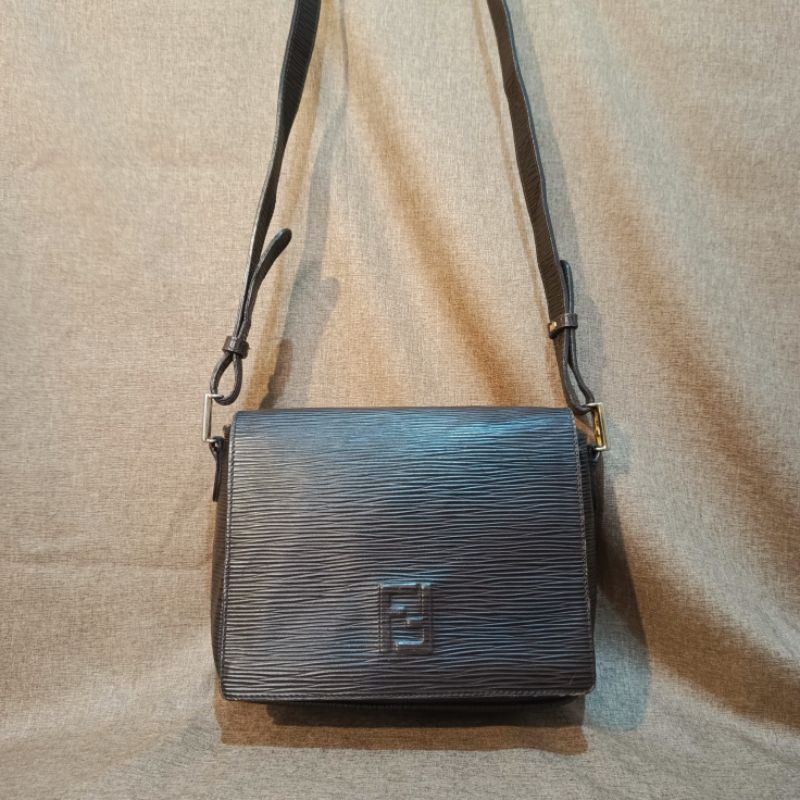 Fendi Sling bag - tas fendi - tas kulit - sling bag kulit - tas fendi kulit - fendi vintage - tas fe