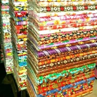 

Kertas kado acak pilihan untuk wanita atau pria di keterangan