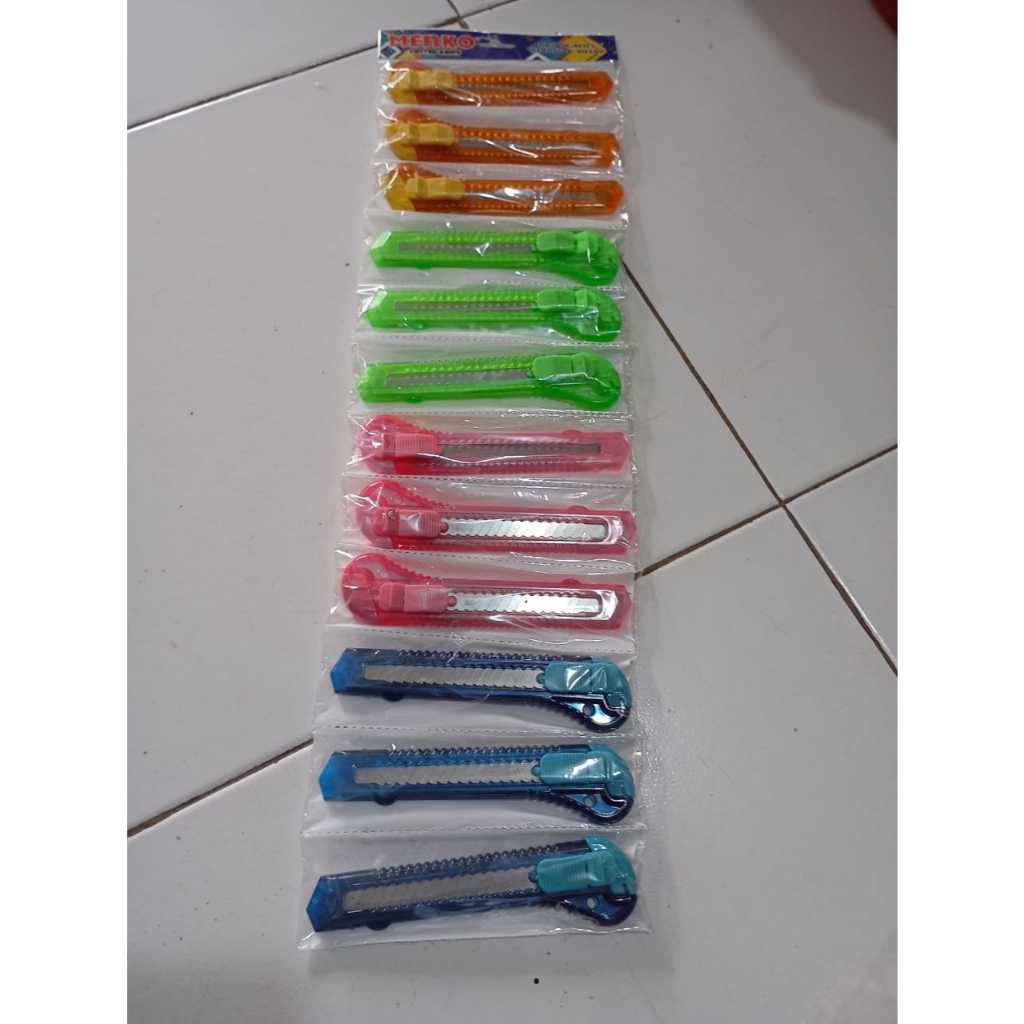 

kater Plastik Bening Warna Cutter knife Besar Bening ( Satuan )