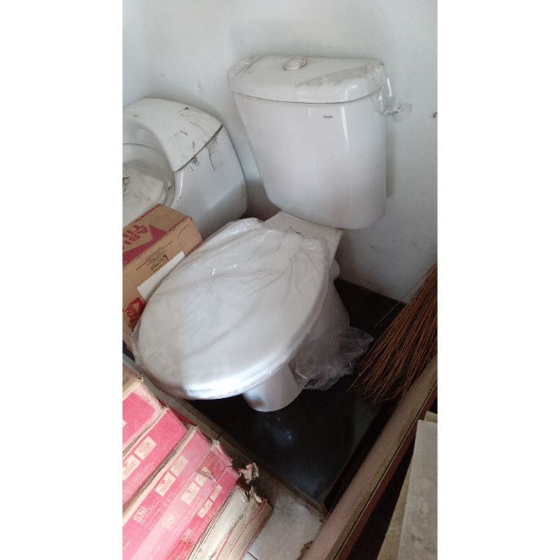 kloset closet duduk monoblok merk TOTO CW53 white putih