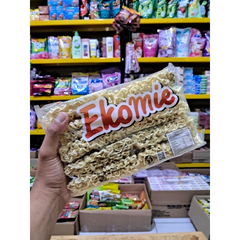 

EKOMIE 10 KEPING 550 GR - Mie Telur Kering Keriting - Mie Kuning Bakso Mie Goreng - Mie Hajatan