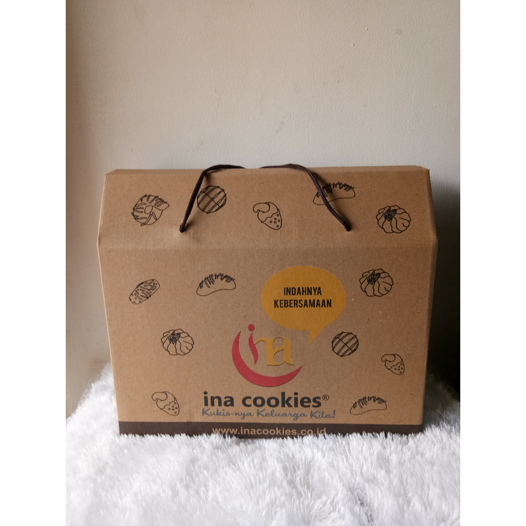 

Gable Box INA COOKIES Kue Kering Hampers Lebaran Kemasan Reguler