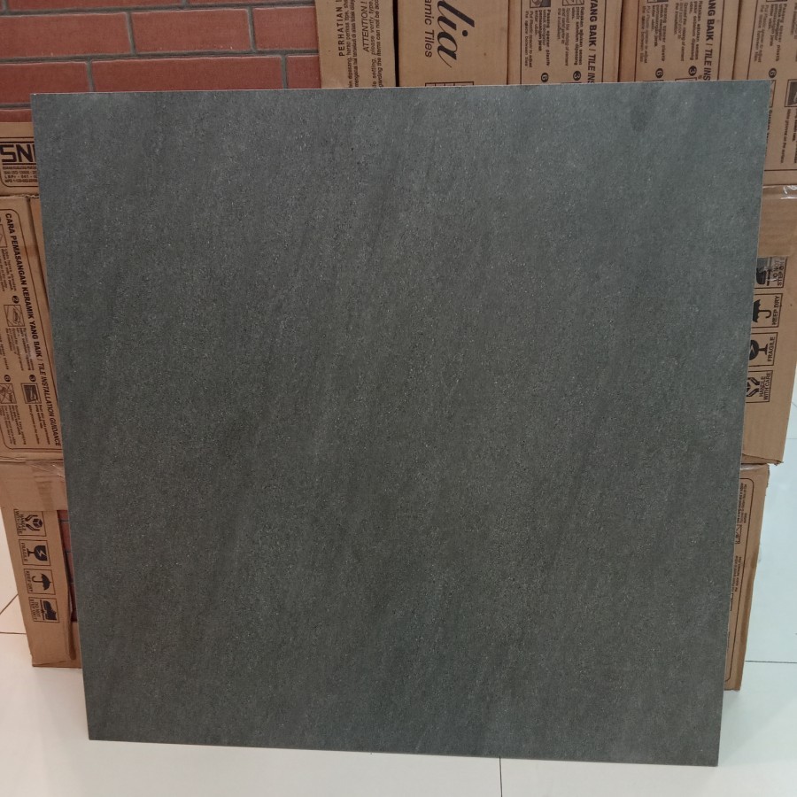 GRANIT LANTAI CARPOT/TERAS PERMUKAAN KASAR UKURAN 60X60 | ARNA AQUANI DARK GREY 60X60