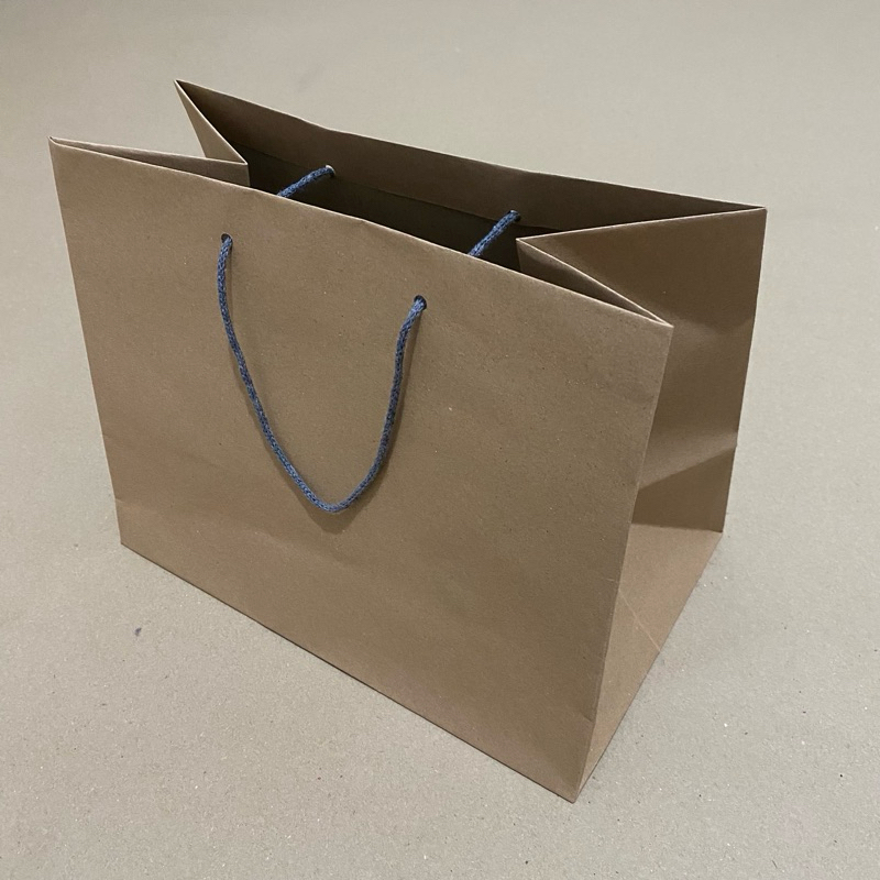 

Paperbag Polos Coklat ukuran 26x16x20 (Paket 12pcs) |Tas Kado |Tas Souvenir