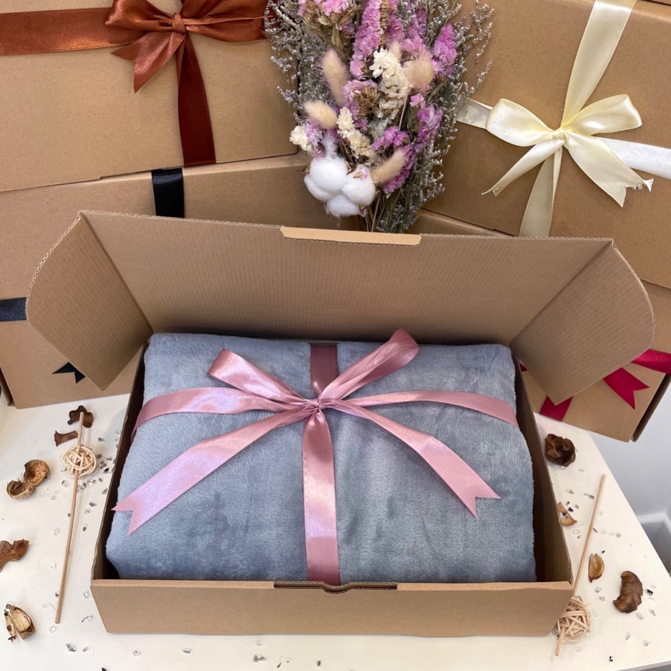 Terbagus D SALE Hampers Selimut Bulu Polos Tipis Adem Aesthetic Hampers Kado Ulang Tahun Kado Pernik