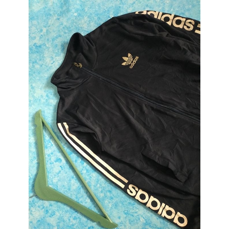 Tracktop Adidas Bunga