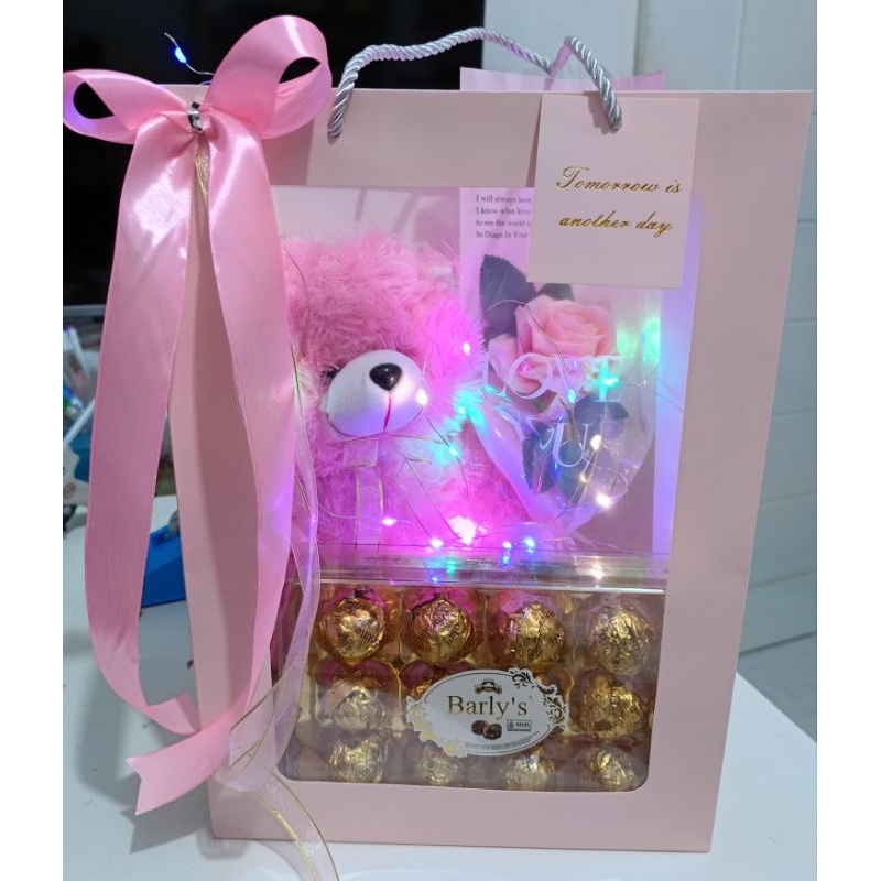 

KADO VALENTINE / HAMPERS VALENTINE / VALENTINE / GIFT VALENTINE / KADO ULTAH / KADO ANNIVERSARY / COKLAT / BONEKA / BUKET BUNGA / BUKET VALENTINE