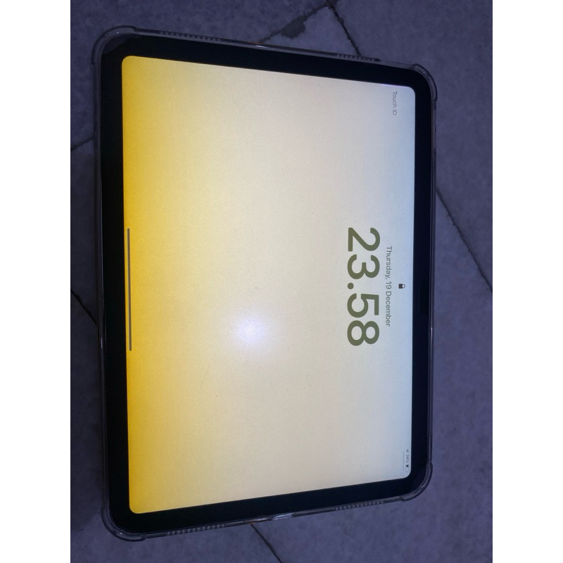 IPad 10 / Gen 10th - 2022 - 10.9 Inch 64 GB silver Wifi Only second like new free key board