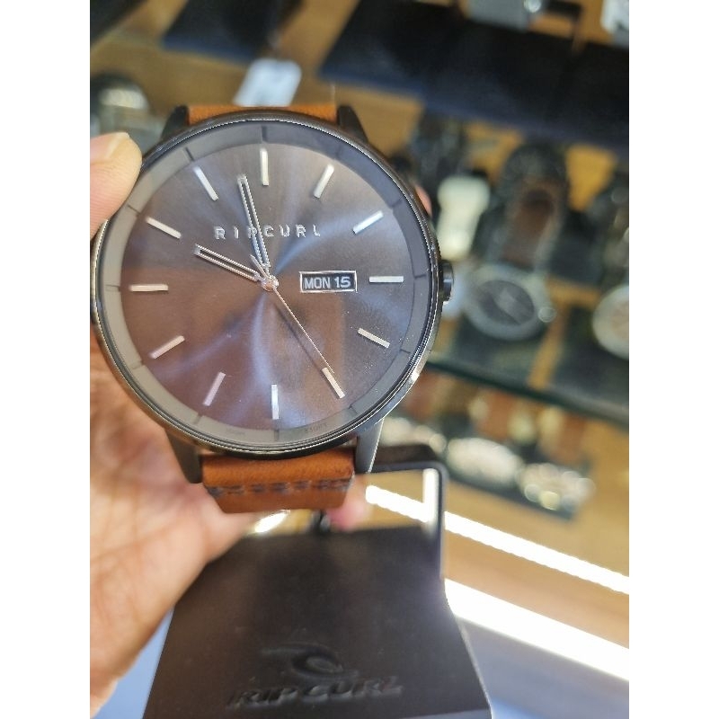 YEAR END SALE SURF OUTLET JAM TANGAN RIP CURL PRIA. DETROIT MEN WATCH. ORI RIPCURL BALI JAM TANGAN A