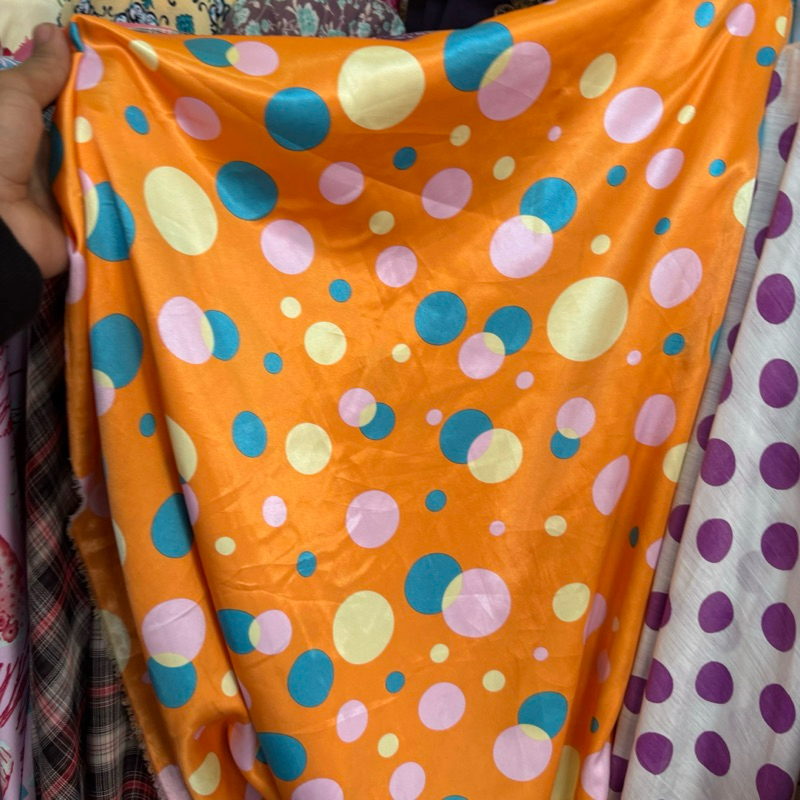 kain silk motif premium - kain silk motif polkadot - kain motif polkadot - kain satin silk motif - k