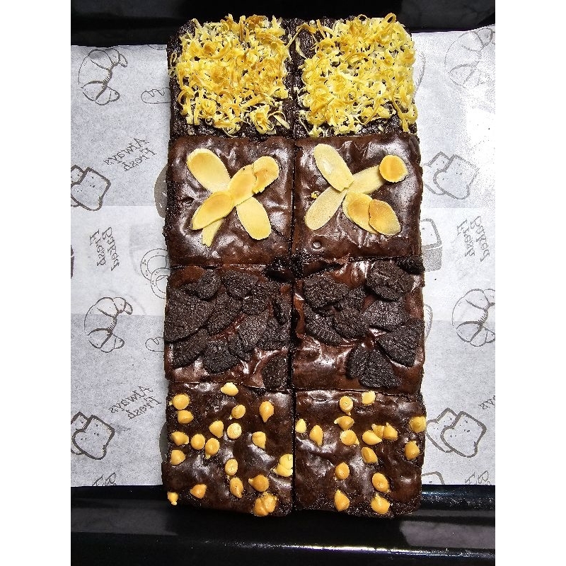 

Fudgy Brownies 20x10 cm By Paola Hampers| brownies potong Oven