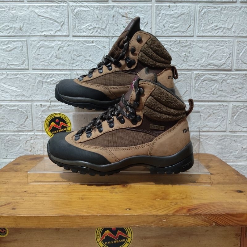 sepatu outdoor Montbell second