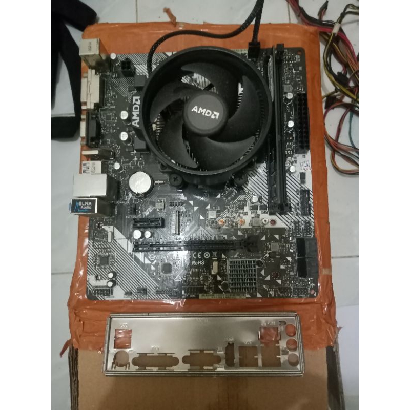 AMD Ryzen 3 2200G + Mobo A320M + RAM