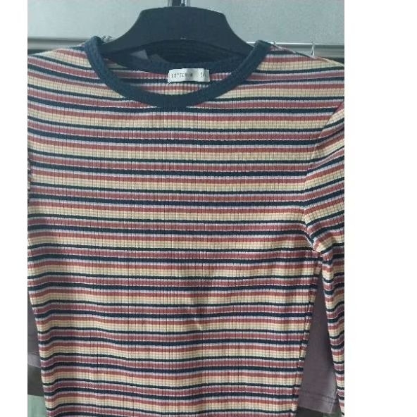 Kaos Lengan Panjang Garis-Garis