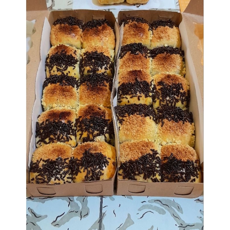 

HALAL Bolen panas PisCok isi 10 kusus INSTAN