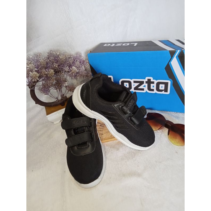 sepatu,anak, sekolah cewek cowok TK, SD,trendy, kekinian