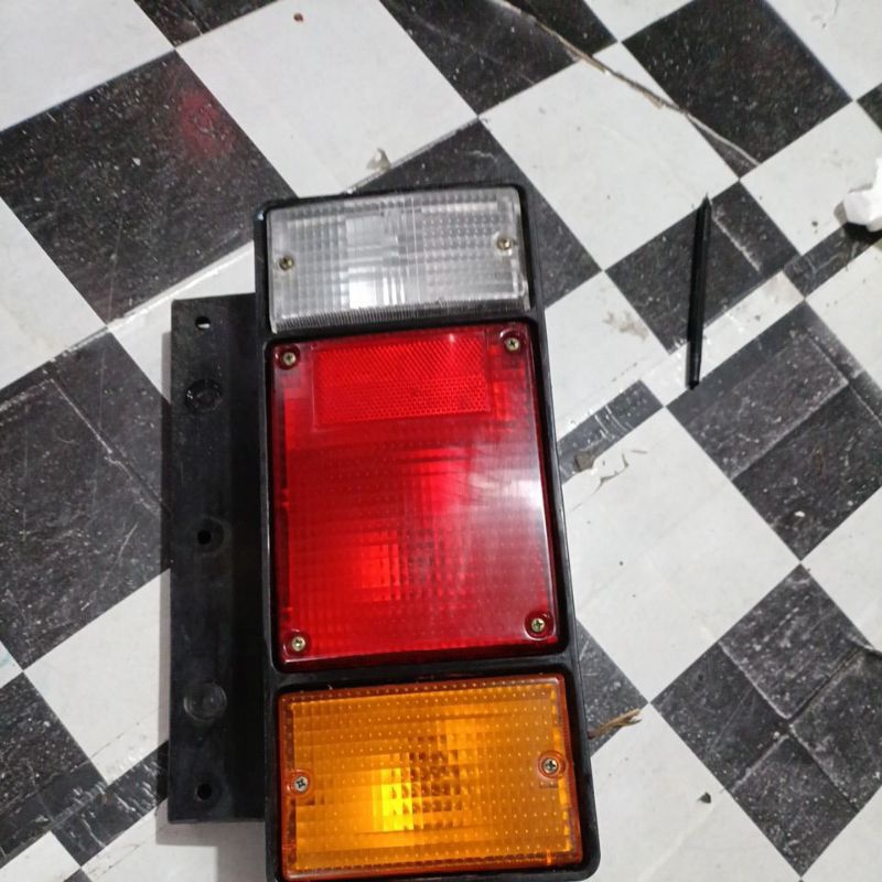 lampu belakang stoplamp isuzu Elf original second
