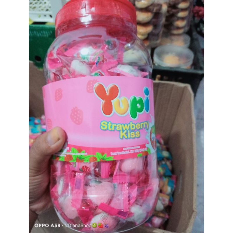 

Yupi Strawberry Kiss