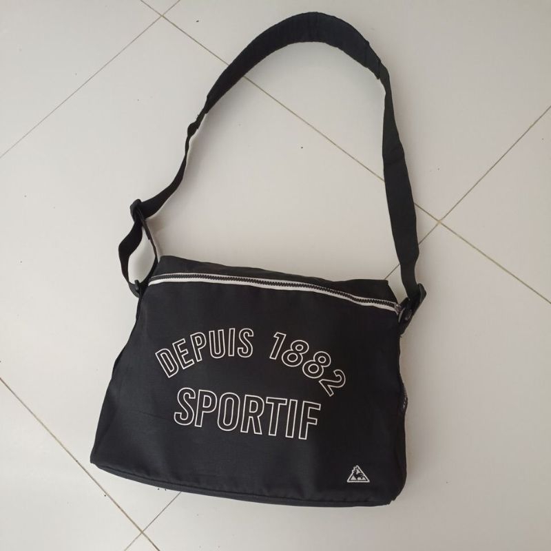 le coq sportif original sling bag priloved
