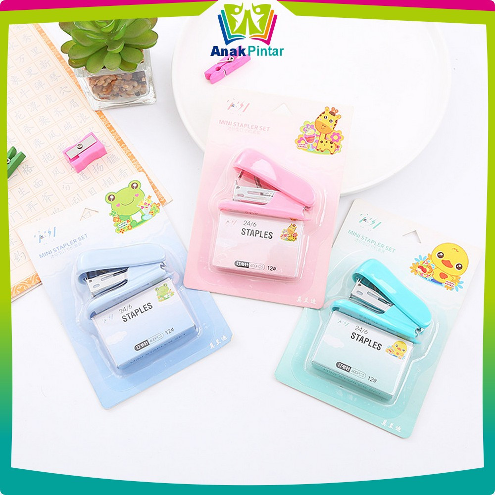 

Stapler Kecil Set Isi Hekter 24/6 Stasionary Perlengkapan Kantor Staples Mini Set Karakter Animal Warna Pastel Portable Anak Pintar A50