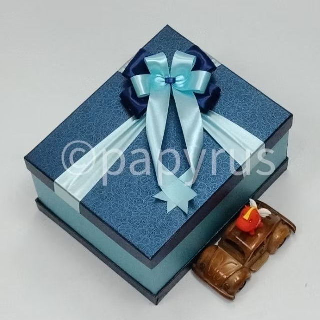 

PAPYRUS Sandwich 20x25 Tinggi 13cm Kotak Kado Gift Box