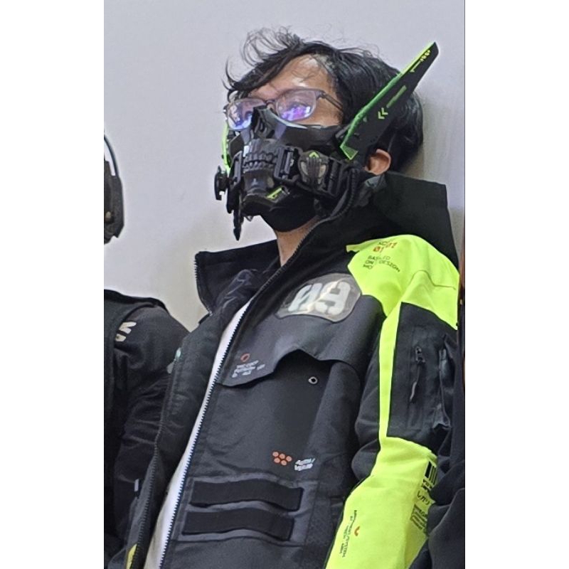 cyber masker, cyberpunk masker, cyberpunk helmet, cyberpunk, cyberpunk outfit, techwear, techwear ma
