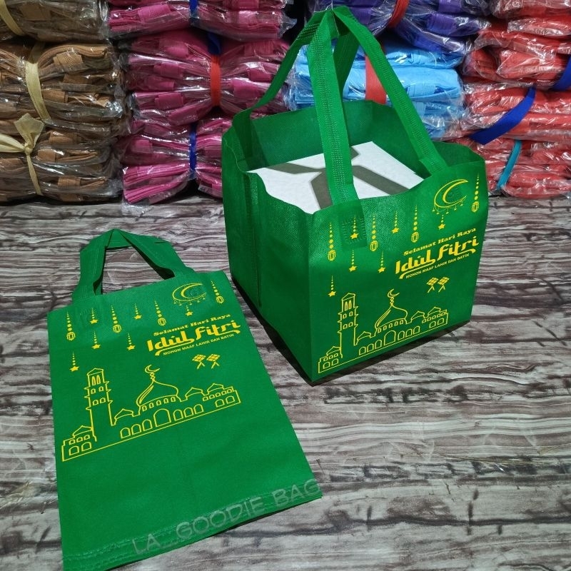

Edisi Lebaran Box dus 20x20 sablon 1 sisi ( isi 12pcs )