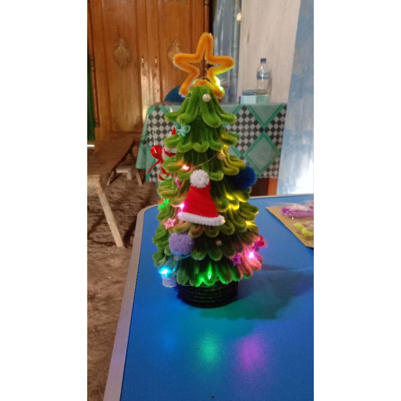 hiasan natal pohon natal dari kawat bulu