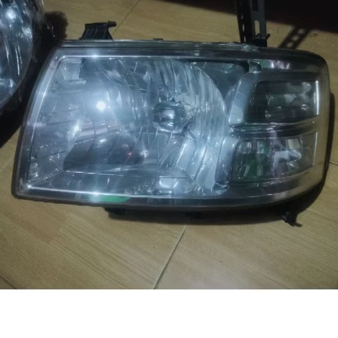 Headlamp Ford Everest 2007 original