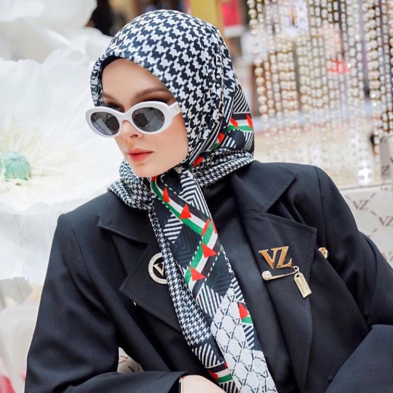 PRELOVED VZ VIVI ZUBEDI HURRIYA SCARF